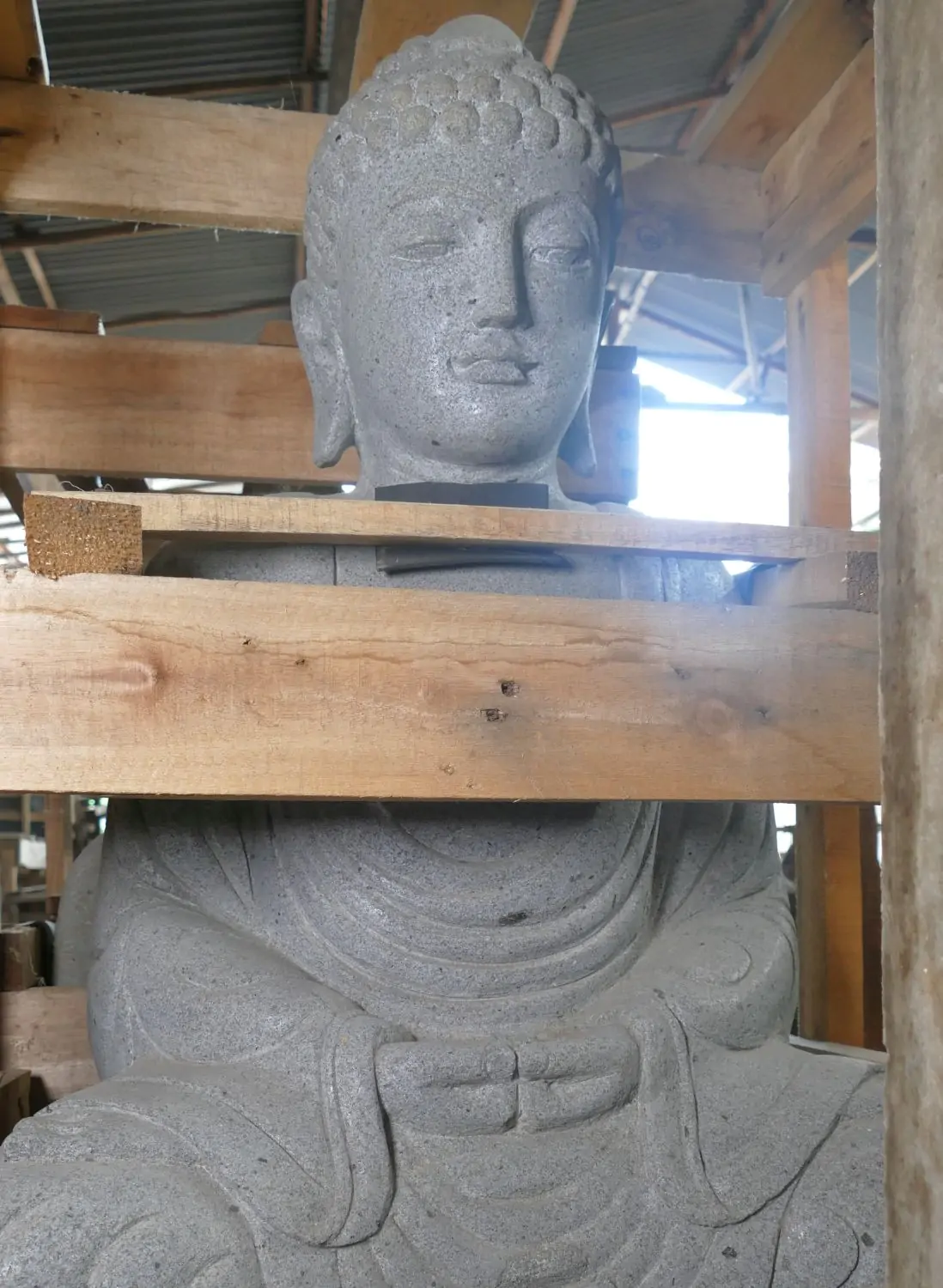  Product image 2 of the product “Seated Buddha made of high value riverstone with the hand gesture “meditation”, height 76cm. Stonemason’s work ”